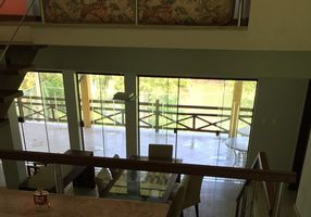 Casa de Condomínio com 4 Quartos à venda, 300m²