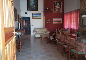 Casa com 5 Quartos à venda, 186m²