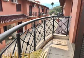 Casa de Condomínio com 3 Quartos à venda, 173m²