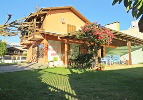 Casa com 3 Quartos para alugar, 170m²