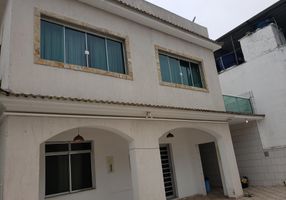 Sobrado com 3 Quartos à venda, 400m²