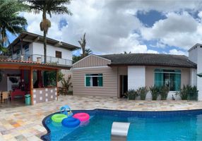 Casa com 6 Quartos à venda, 450m²