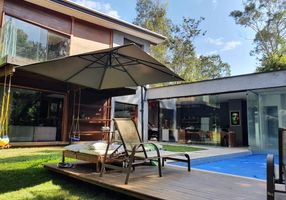 Casa de Condomínio com 3 Quartos à venda, 300m²