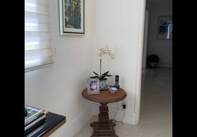 Apartamento com 4 Quartos para alugar, 200m²