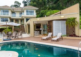 Casa de Condomínio com 5 Quartos à venda, 726m²