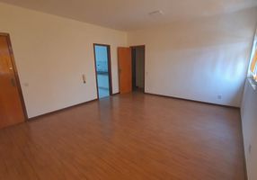 Apartamento com 3 Quartos para alugar, 136m²