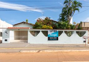 Casa com 3 Quartos para alugar, 385m²