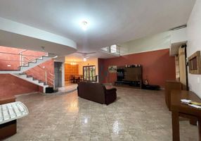 Casa com 4 Quartos à venda, 250m²