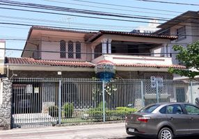 Casa com 8 Quartos para venda ou aluguel, 441m²