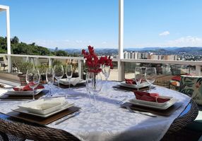 Casa de Condomínio com 5 Quartos à venda, 404m²