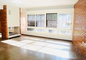 Apartamento com 4 Quartos para alugar, 194m²