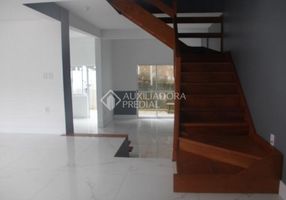 Casa de Condomínio com 3 Quartos à venda, 180m²