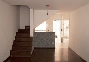 Casa com 2 Quartos para alugar, 80m²