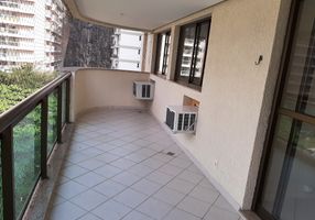 Apartamento com 3 Quartos para alugar, 108m²