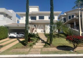 Casa de Condomínio com 4 Quartos à venda, 385m²