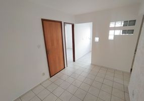 Apartamento com 3 Quartos para alugar, 55m²