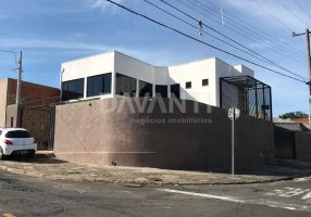 Prédio Comercial com 3 Quartos para venda ou aluguel, 480m²
