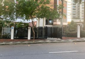 Apartamento com 3 Quartos para alugar, 97m²