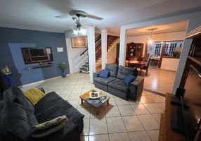 Sobrado com 3 Quartos à venda, 213m²