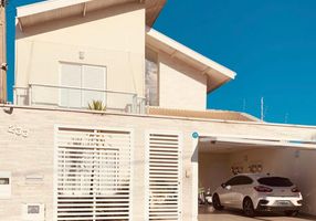 Casa com 3 Quartos à venda, 250m²