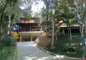 Casa de Condomínio com 4 Quartos à venda, 450m²
