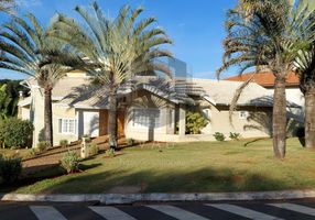 Casa de Condomínio com 4 Quartos à venda, 450m²