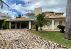 Casa de Condomínio com 4 Quartos à venda, 541m²