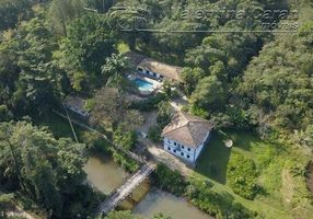 Fazenda/Sítio com 7 Quartos à venda, 600m²