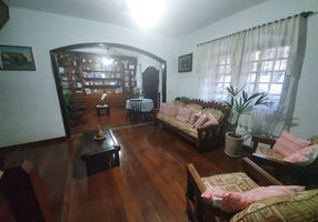 Casa de Condomínio com 3 Quartos à venda, 300m²