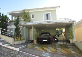 Casa de Condomínio com 5 Quartos à venda, 400m²