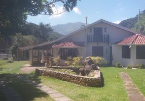Casa com 5 Quartos à venda, 510m²