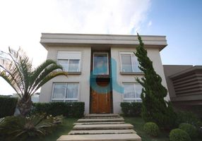 Casa de Condomínio com 4 Quartos para venda ou aluguel, 560m²
