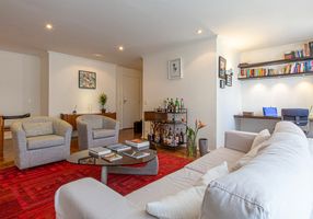 Apartamento com 2 Quartos para alugar, 117m²