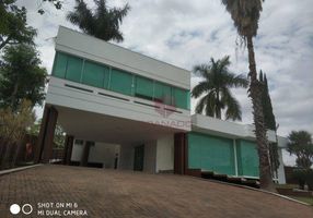 Casa de Condomínio com 4 Quartos à venda, 413m²