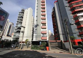Apartamento com 3 Quartos para alugar, 117m²