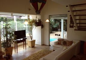 Casa com 5 Quartos para venda ou aluguel, 240m²