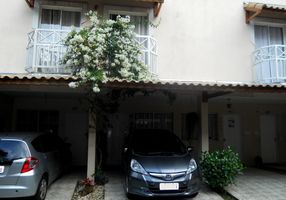 Casa de Condomínio com 2 Quartos à venda, 60m²