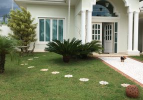 Casa de Condomínio com 4 Quartos à venda, 350m²