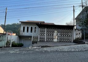 Casa de Condomínio com 4 Quartos à venda, 247m²