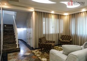 Sobrado com 3 Quartos à venda, 318m²