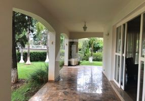 Casa com 4 Quartos para alugar, 592m²