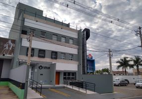 Sala Comercial com 10 Quartos para alugar, 250m²