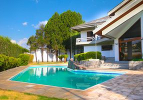 Sobrado com 8 Quartos à venda, 832m²