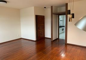 Apartamento com 3 Quartos para alugar, 125m²