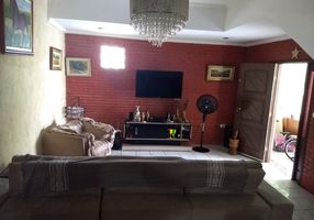 Sobrado com 5 Quartos à venda, 258m²