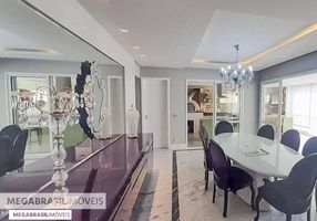 Apartamento com 3 Quartos para alugar, 216m²