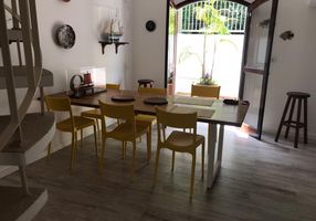 Casa de Condomínio com 3 Quartos à venda, 184m²
