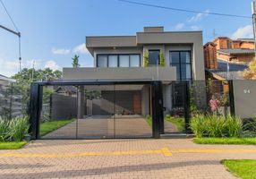 Casa com 3 Quartos à venda, 242m²