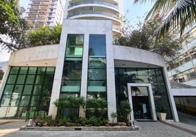 Apartamento com 2 Quartos para alugar, 70m²