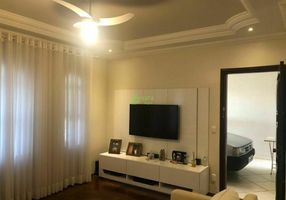 Casa com 3 Quartos à venda, 183m²